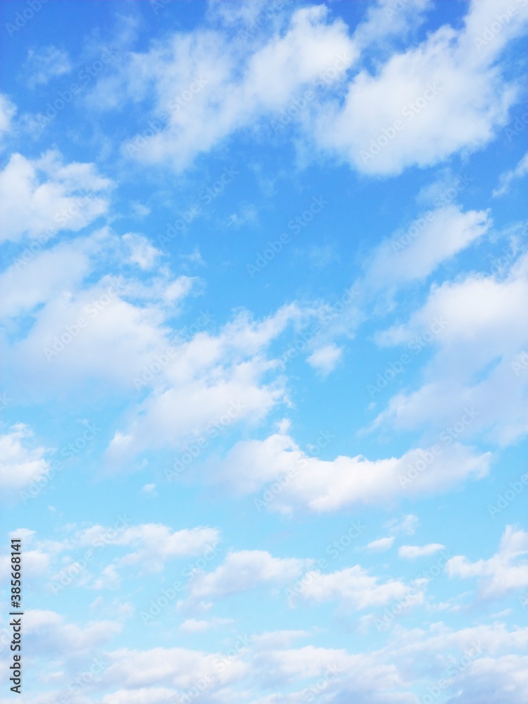 秋　千切れ雲　背景イメージ