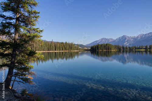 Lac Beauvert on a Warm Autumn Day