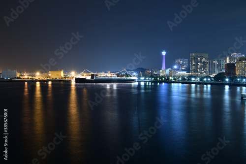 氷川丸とマリンタワー　横浜 © LU-
