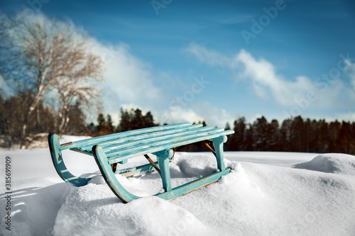 Φωτογραφία Beautiful winter time landscape with deep snow and a wooden sledge