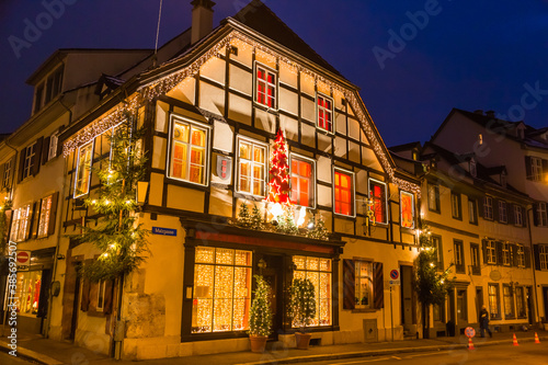 スイス　バーゼルの夜の街並みとクリスマスのイルミネーション © pespiero
