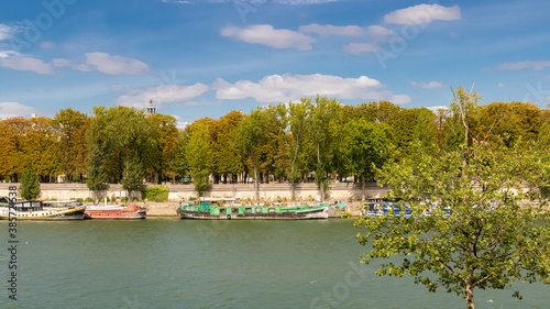  Paris, the banks of the Seine