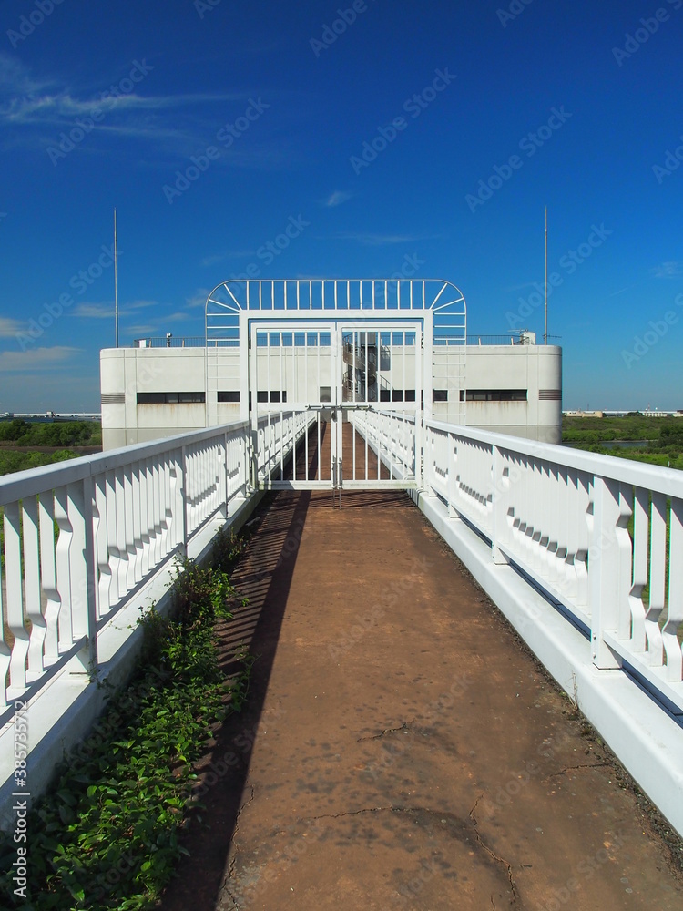 江戸川の古ヶ崎浄化機場管理橋