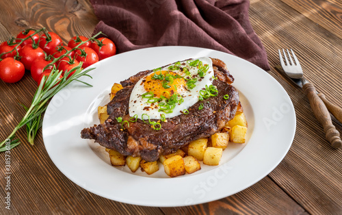 Beefsteak with fried egg