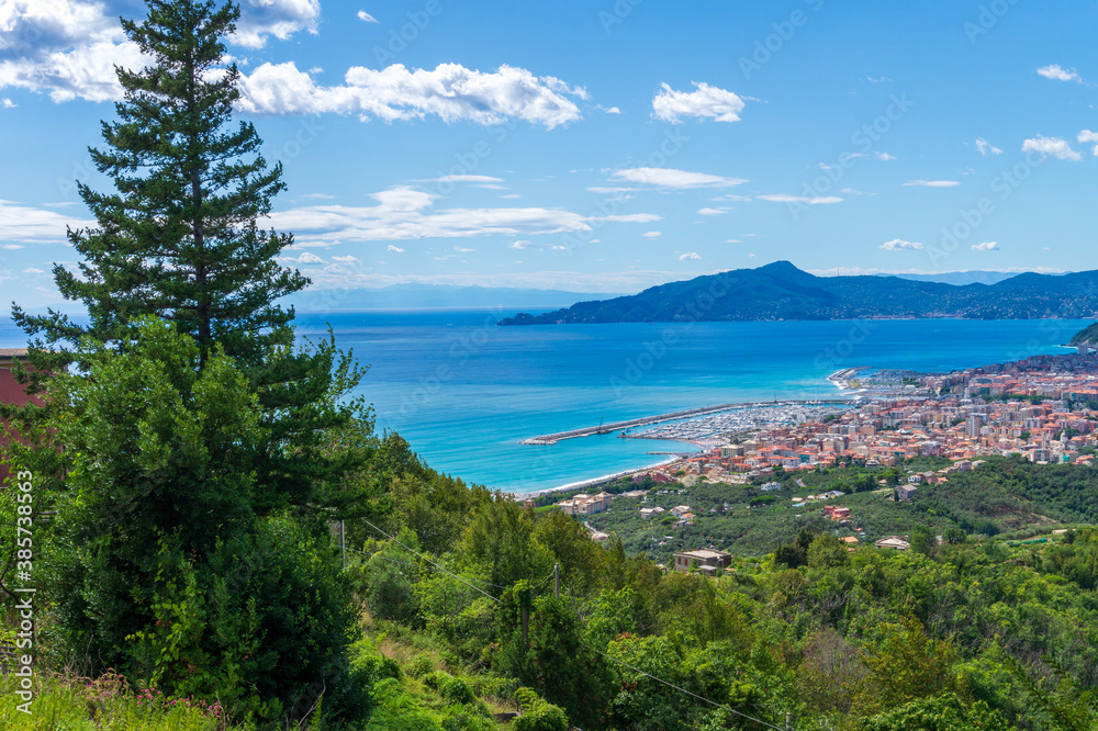 Φωτογραφία view of the Chiavari town from the hill of Santa Giulia, Lavagna, Genova, Italy