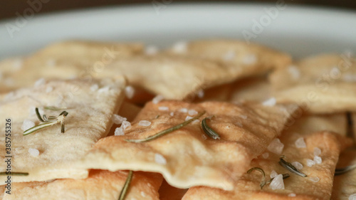 Crackers sale e rosmarino fatti in casa con il lievito madre, ricette e cucina photo