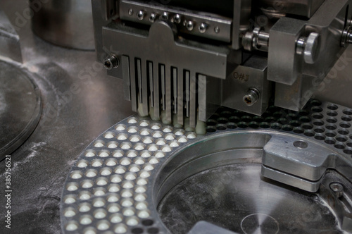 Pharmaceutical production,Automatic capsule manufacturing machine

