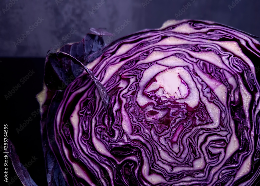 Obraz premium Red cabbage in dark background. Purple and white pattern.