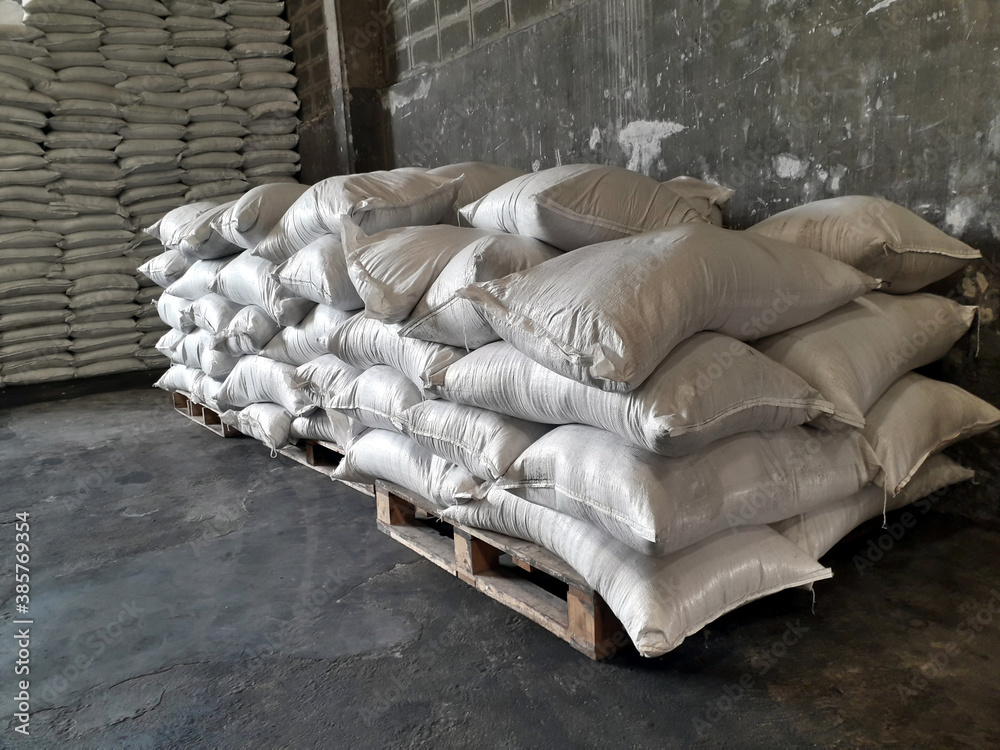 Chemical fertilizer The product stock is packed in sacks, stacked in the warehouse, waiting for delivery. Chemical fertilizer The product stock is packed in sacks, stacked in the warehouse, waiting for delivery.