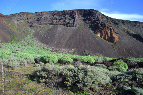 Paisajes volcanicos de la isla del Hierro en las Canarias, España, a orillas del oceano atlantico