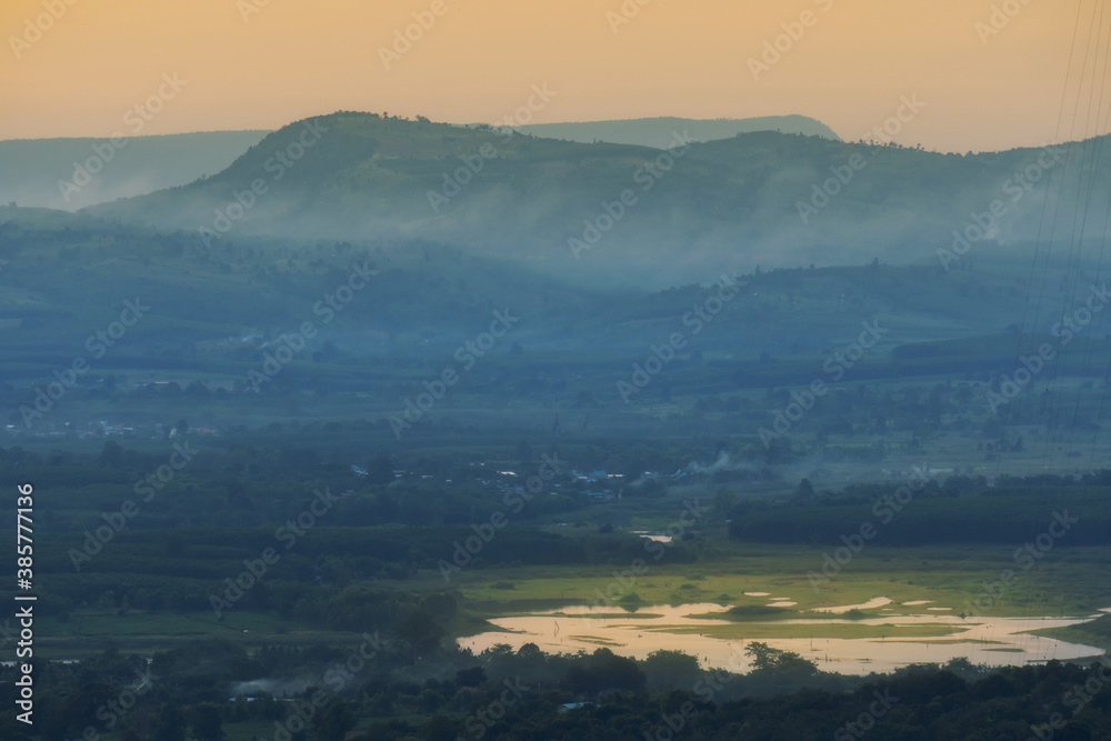 Fototapeta premium Morning mist in the middle of the valley