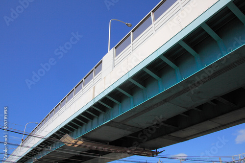 歩道橋と青空