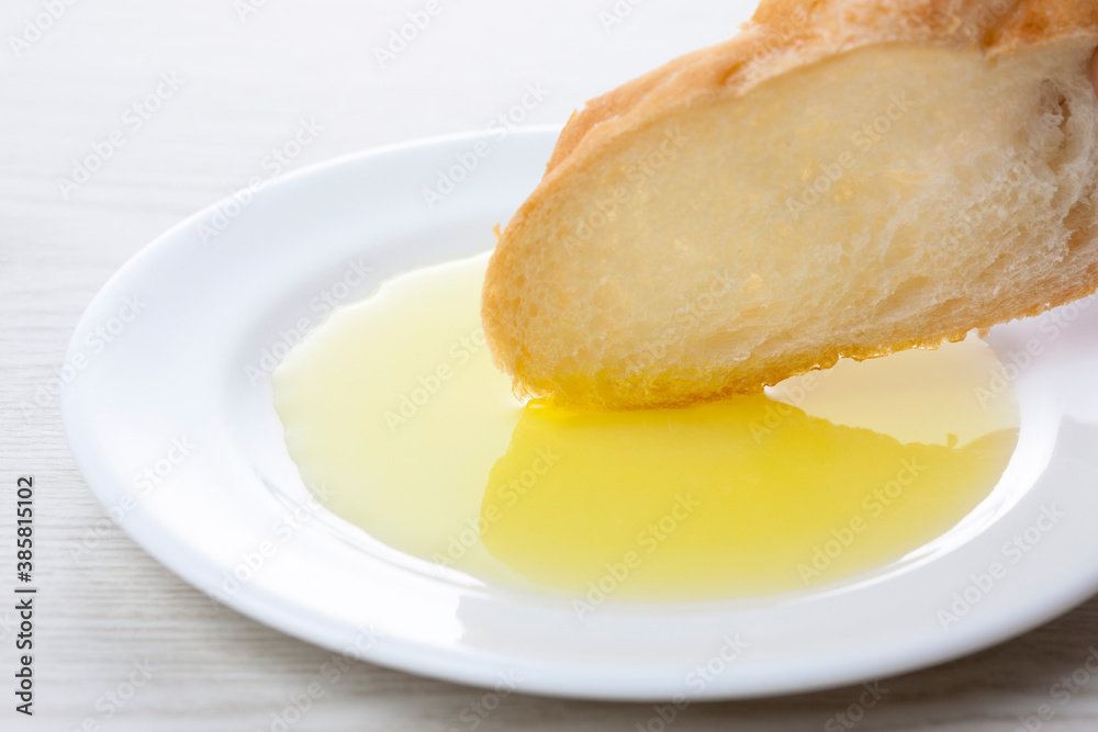フランスパンとオリーブオイル