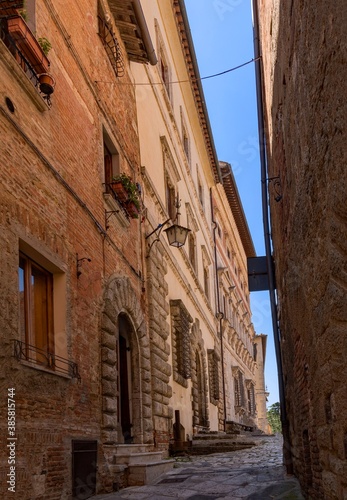 Fototapeta Naklejka Na Ścianę i Meble -  Altstadt von Montepulciano in der Toskana in Italien 