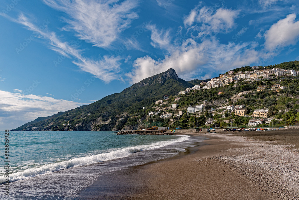 Strand der Amalfiküste in Vietri Sul Mare in Kampanien, Italien 