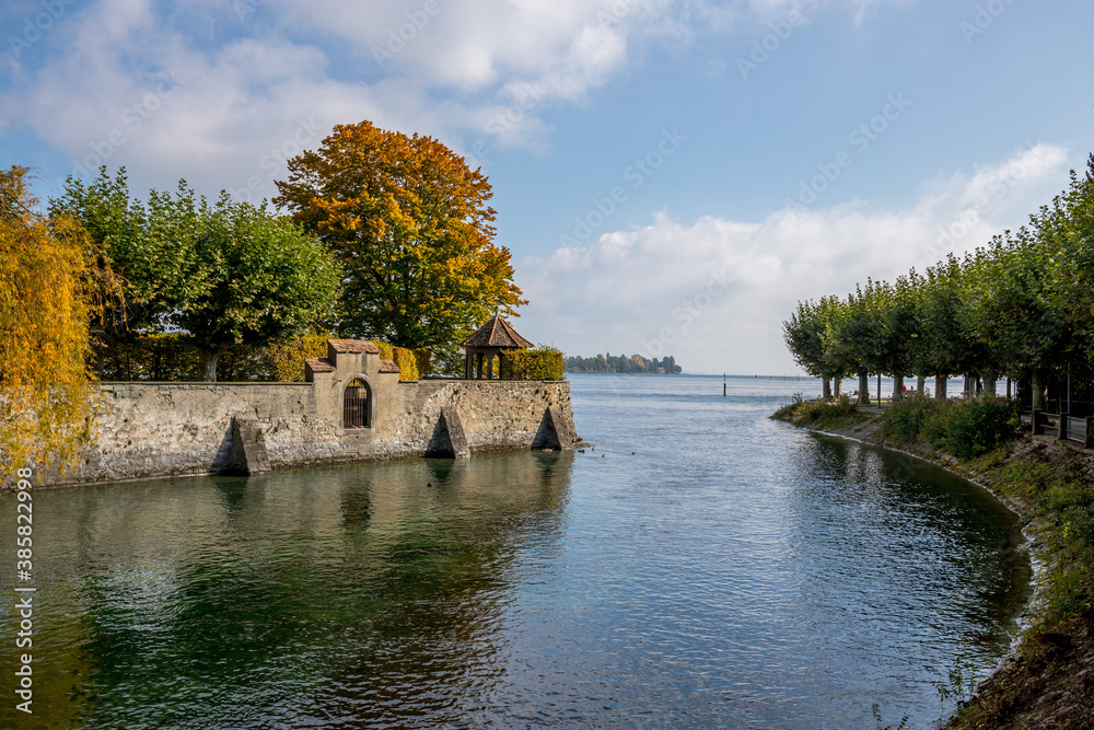 Fototapeta premium Herbst in Konstanz am Bodensee