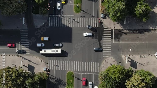 aerial view of a green boulevard with traffic

