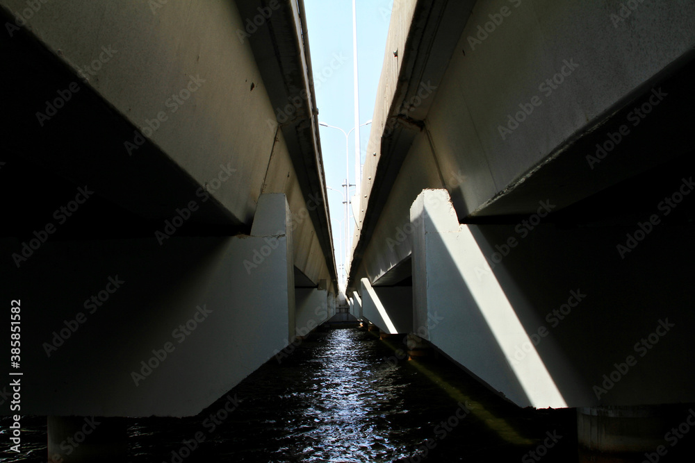 Symmetric architecture bridge, View under the bridge