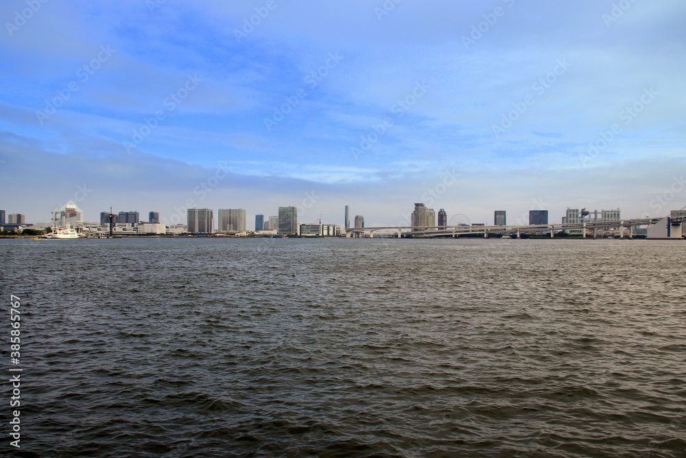 日の出桟橋から見た東京湾お台場風景