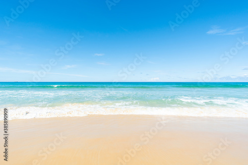 Summer beach and sea, space area © BUDDEE