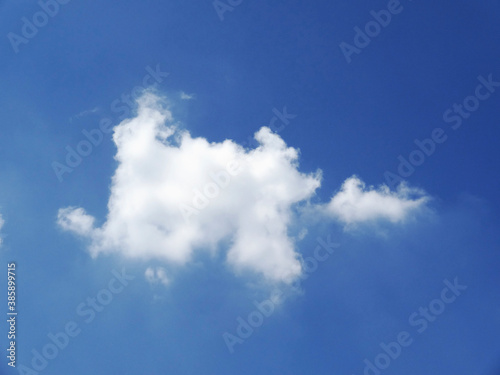 白い雲と青空 © Paylessimages