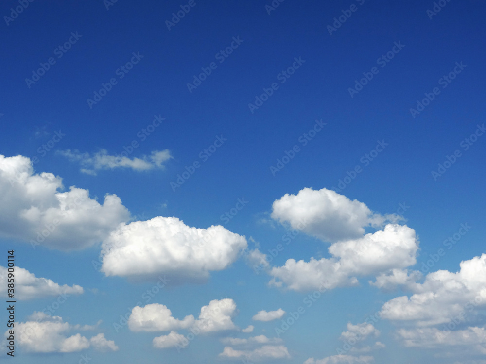 Fototapeta premium 白い雲と青空