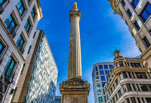 Canvas Print Monument to the Great Fire of London in London, United Kingdom.