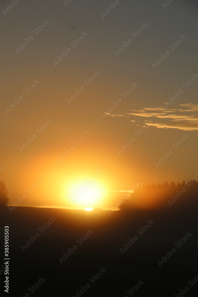 Fototapeta premium Schwabenland, Landschaften und Natur auf der schwäbischen Alb bei Sonnenaufgang