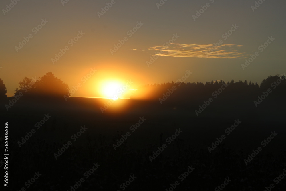 Obraz premium Schwabenland, Landschaften und Natur auf der schwäbischen Alb bei Sonnenaufgang