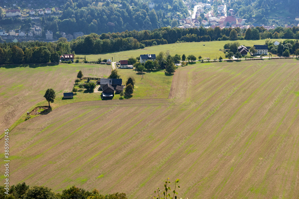 Obraz premium Farm houses and agricultural fields from above. Top view