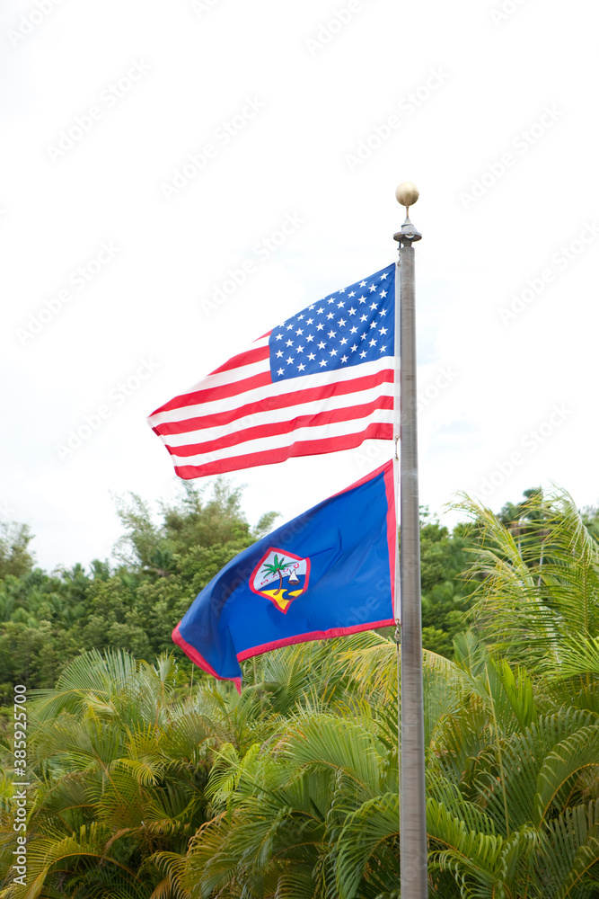 アメリカ国旗とグアム州旗