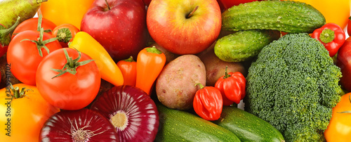 Composition of ripe and fresh vegetables and fruits.