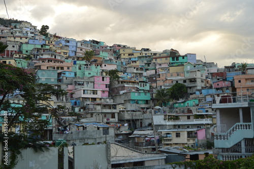 Obraz na płótnie The poor city of Port Au Prince in Haiti after the destruction of the Earthquake