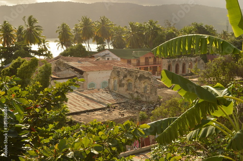Cuadro en lienzo The poor city of Port Au Prince in Haiti after the devastating earthquake