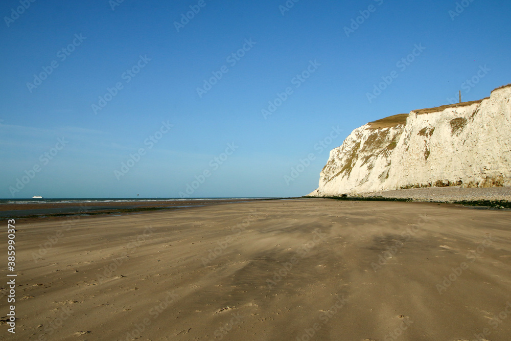 Φωτογραφία The beaches under the high white  cliffs on the shore of the Channel at Escalles