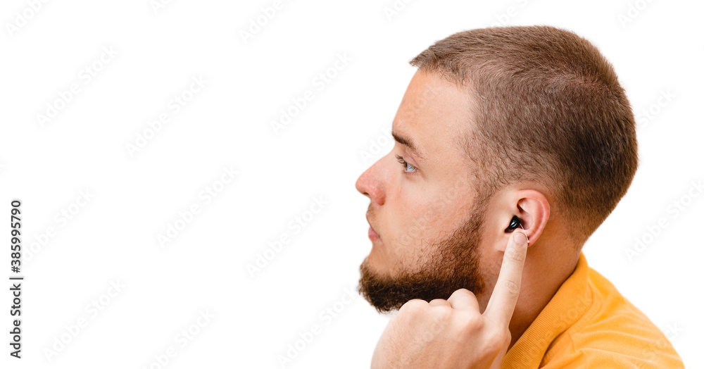 Obraz premium Man patient showing Intra-ear hearing aid inside his ear, close-up. Hearing solutions for deafness treatment