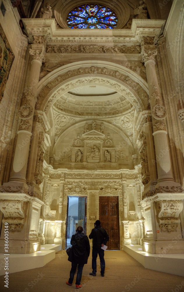 Porte monumentale dans la cathédrale de Cuenca, Espagne