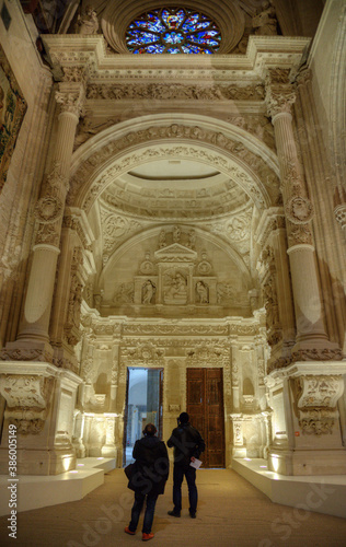 Porte monumentale dans la cathédrale de Cuenca, Espagne
