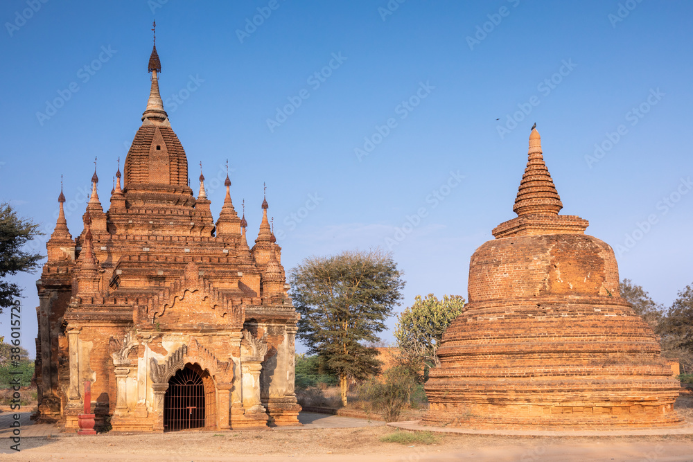 Fototapeta premium Ancient Shwe Nan Yin Taw Monastery at Bagan