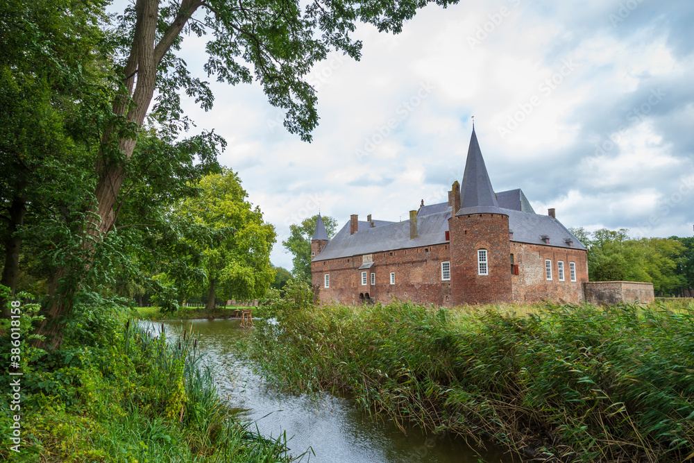 Naklejka premium Medieval castle Hernen in Hernen, Gelderland in the Netherlands