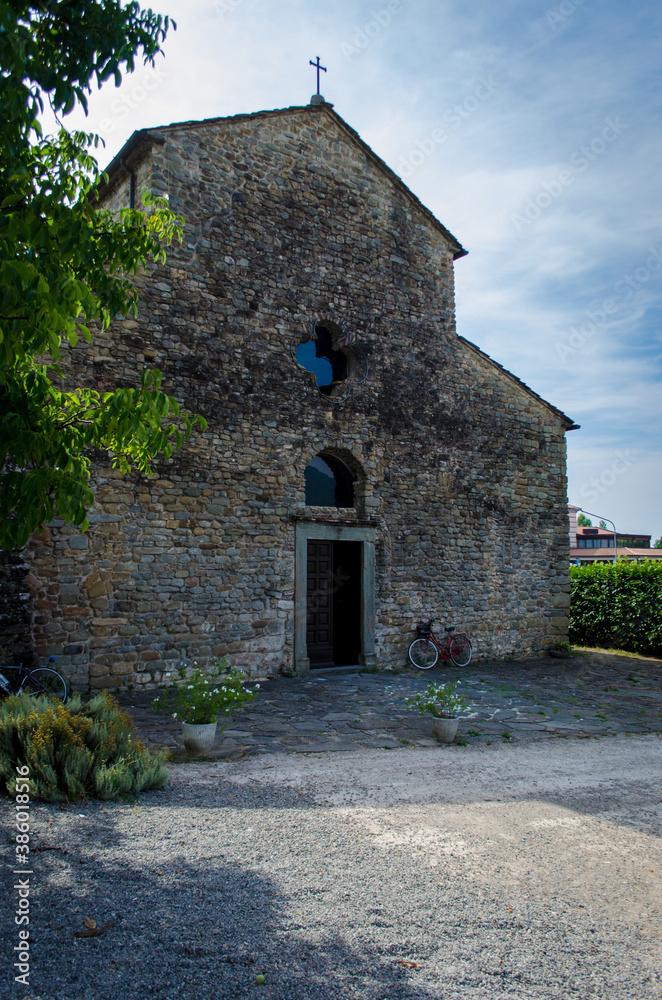 La pieve romanica di Sorano lungo la Via Francigena