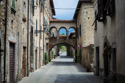 Il borgo di Filetto lungo la Via Francigena © Andrea Vismara