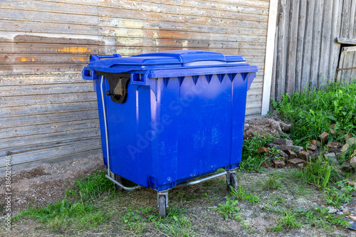 Plastic recycling container for garbage