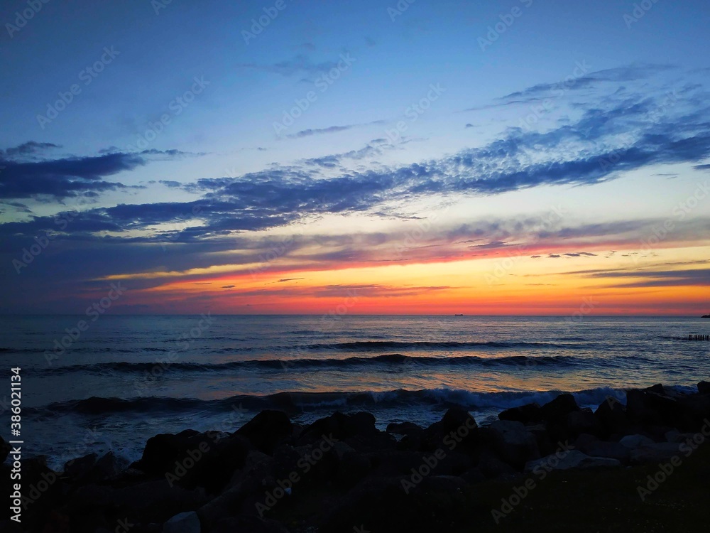 Obraz premium sunset over the sea