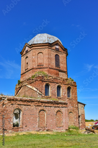 Old brick abandoned orthodox Church of the Kazan Icon of the Mother. an abandoned Kazan church in the village of Bogorodskoe © Олег Спиридонов