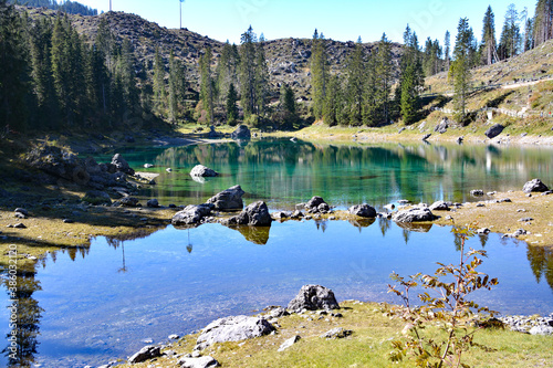 Türkisfarbener Karersee vor Latemarmassiv in Südtirol photo