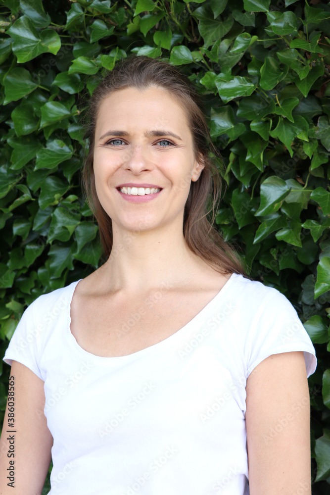 Frau, Portrait, freundlich, nett, lächelnd, lachend, Blick Frau, Portrait, freundlich, nett, lächelnd, lachend, Blick