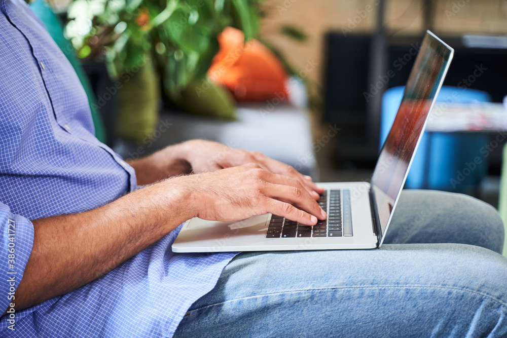 Naklejka premium Man working on laptop