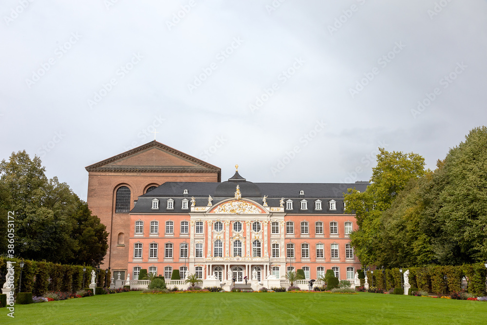 Trier Schloss mit Garten