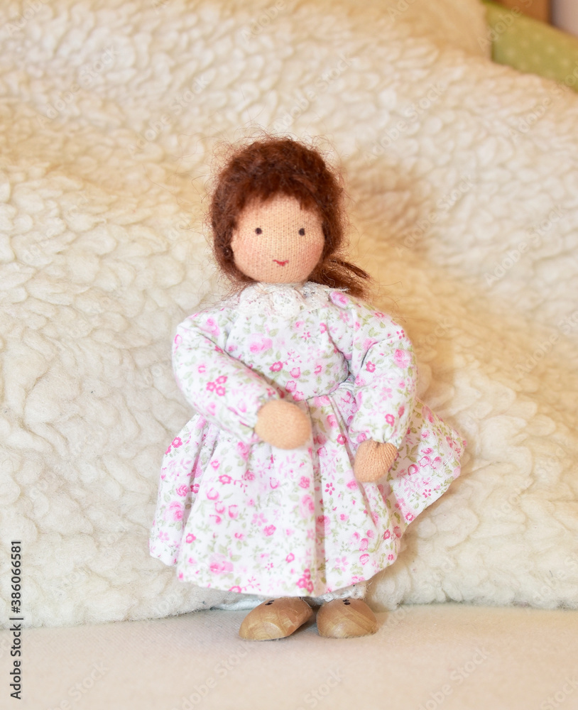 Stoffpuppe im Kleid, brünett, nach Art einer Waldorfpuppe, Mädchen Stoffpuppe im Kleid, brünett, nach Art einer Waldorfpuppe, Mädchen